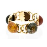 A Victorian agate bracelet set in yellow metal mounts,