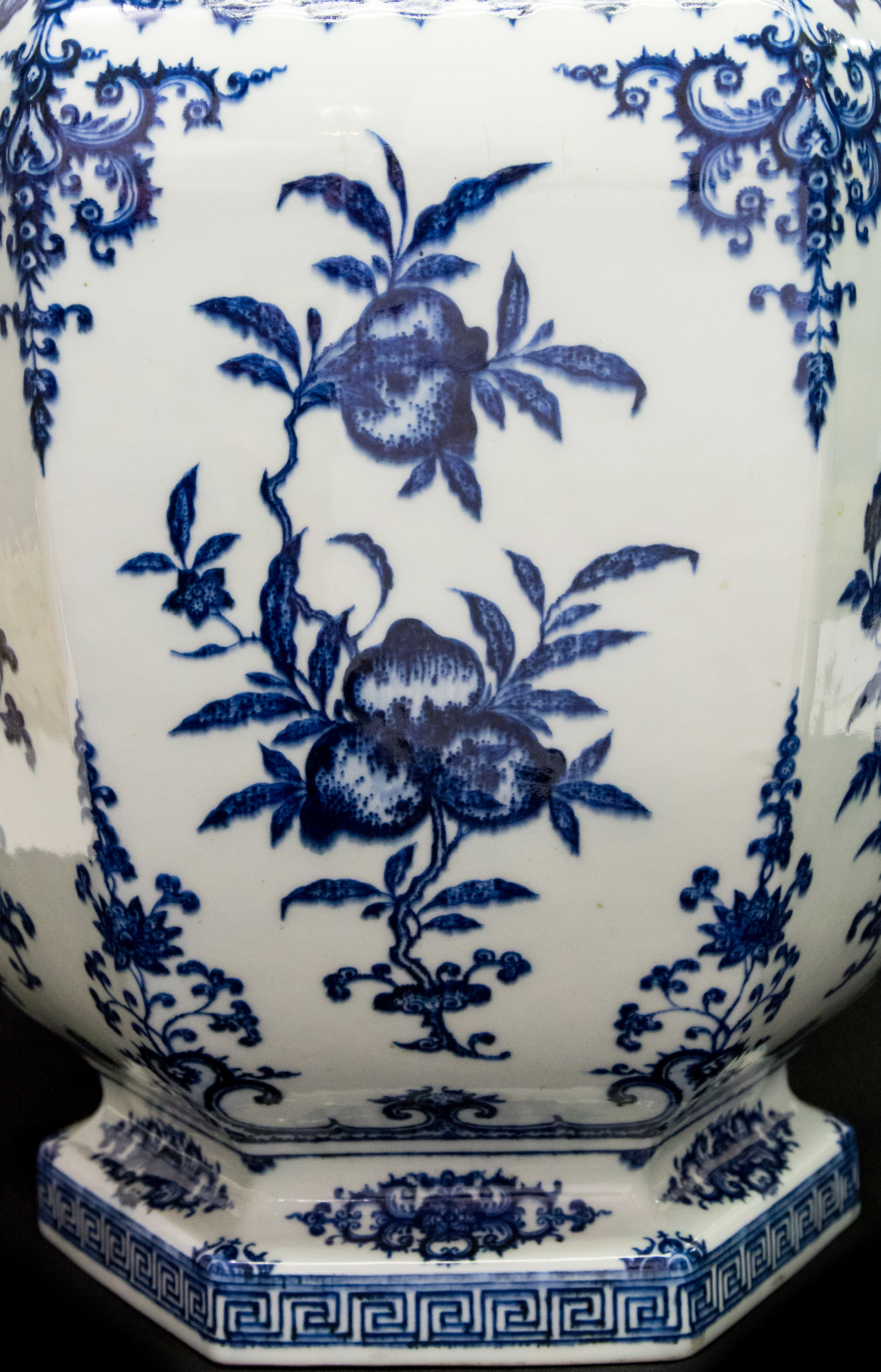 A fine Chinese blue and white vase, seal mark of Qianlong, of hexagonal mallet form, - Image 2 of 11