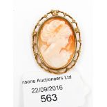 A 9 ct gold framed cameo shell brooch/pendant, original clasp, approx. 35 mm, gross weight approx.