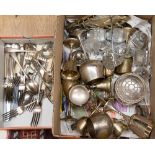 A box of assorted metalware, comprising brass, pewter, EPNS,
