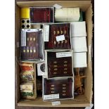 A box of collectors' miniature/doll's house furniture etc,