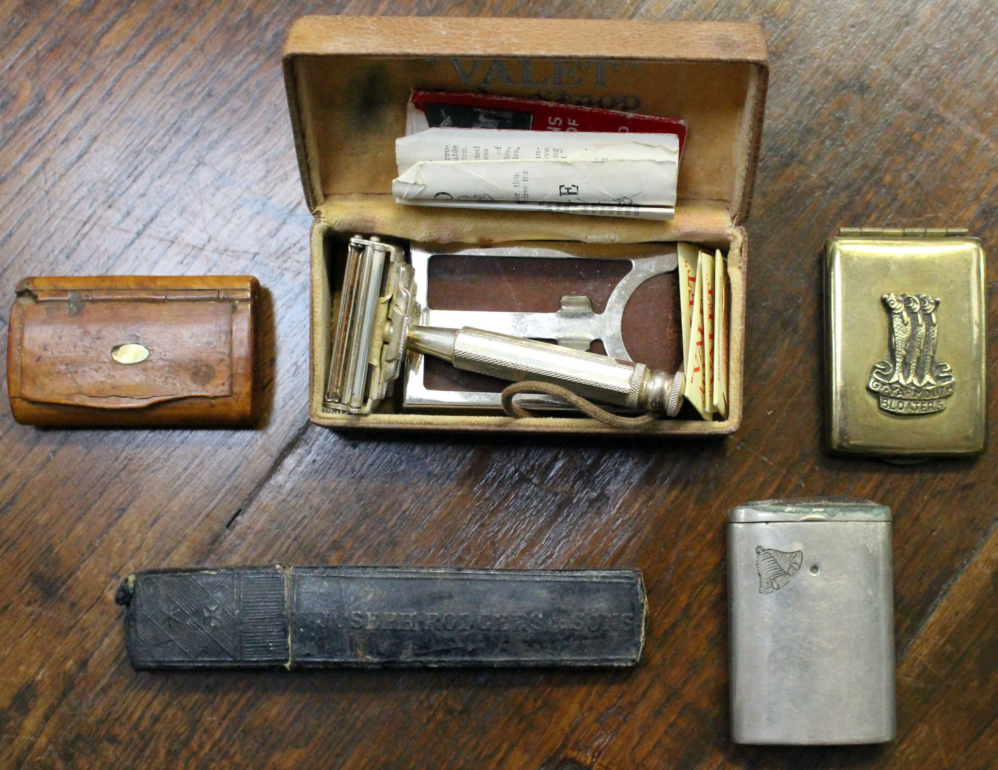 A collection of gentleman's items, cased razors, snuff box,