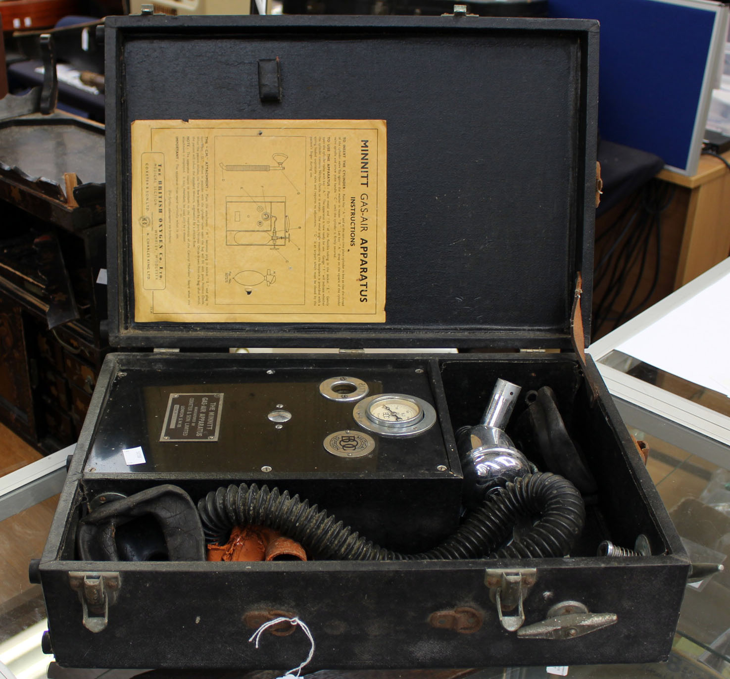 A Minnitt cased Gas-Air Apparatus manufactured Coxeter & Son Ltd, serial No.