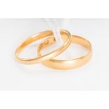 Two 22 ct gold wedding bands, 4.