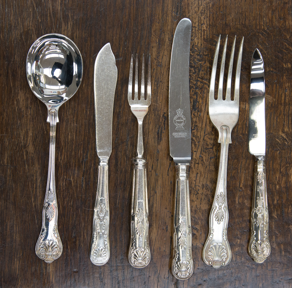 A suite of plated Kings pattern flatware - Bild 2 aus 2