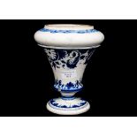 Delft blue and white pedestal vase (af)