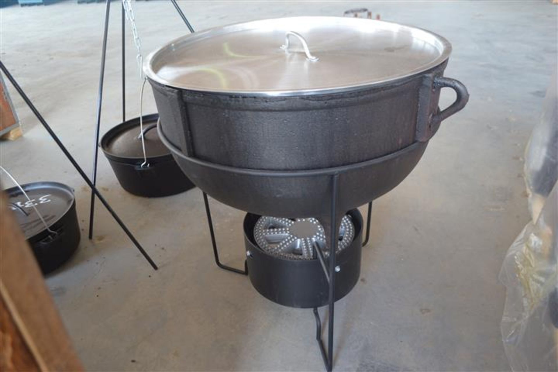 20 GALLON IRON JAMBALAYA POT W/ LID, BURNER, HANDLE & STAND UNUSED ~T1 - Image 2 of 3