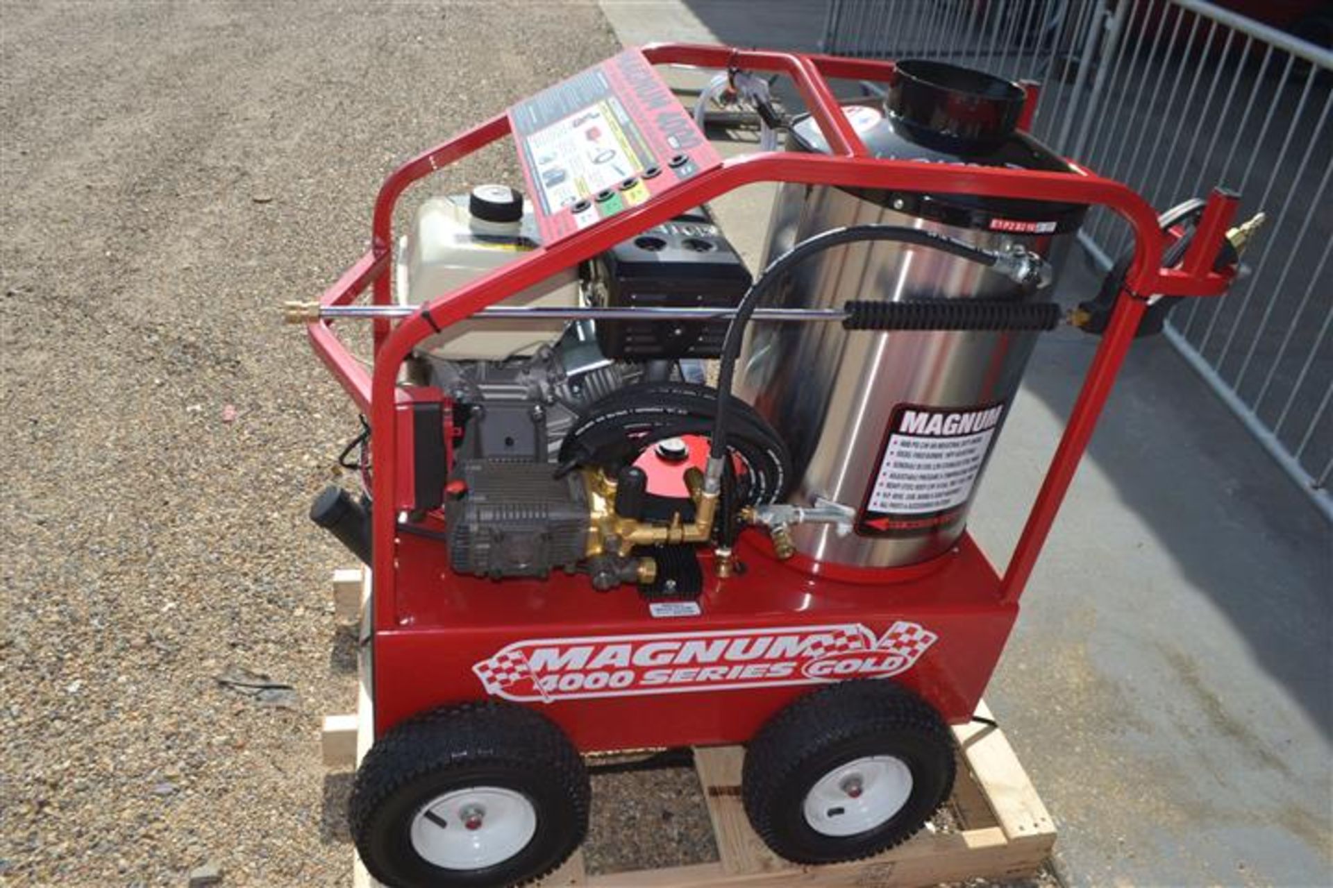 MAGNUM 4000 SERIES PRESSURE WASHER (UNUSED)