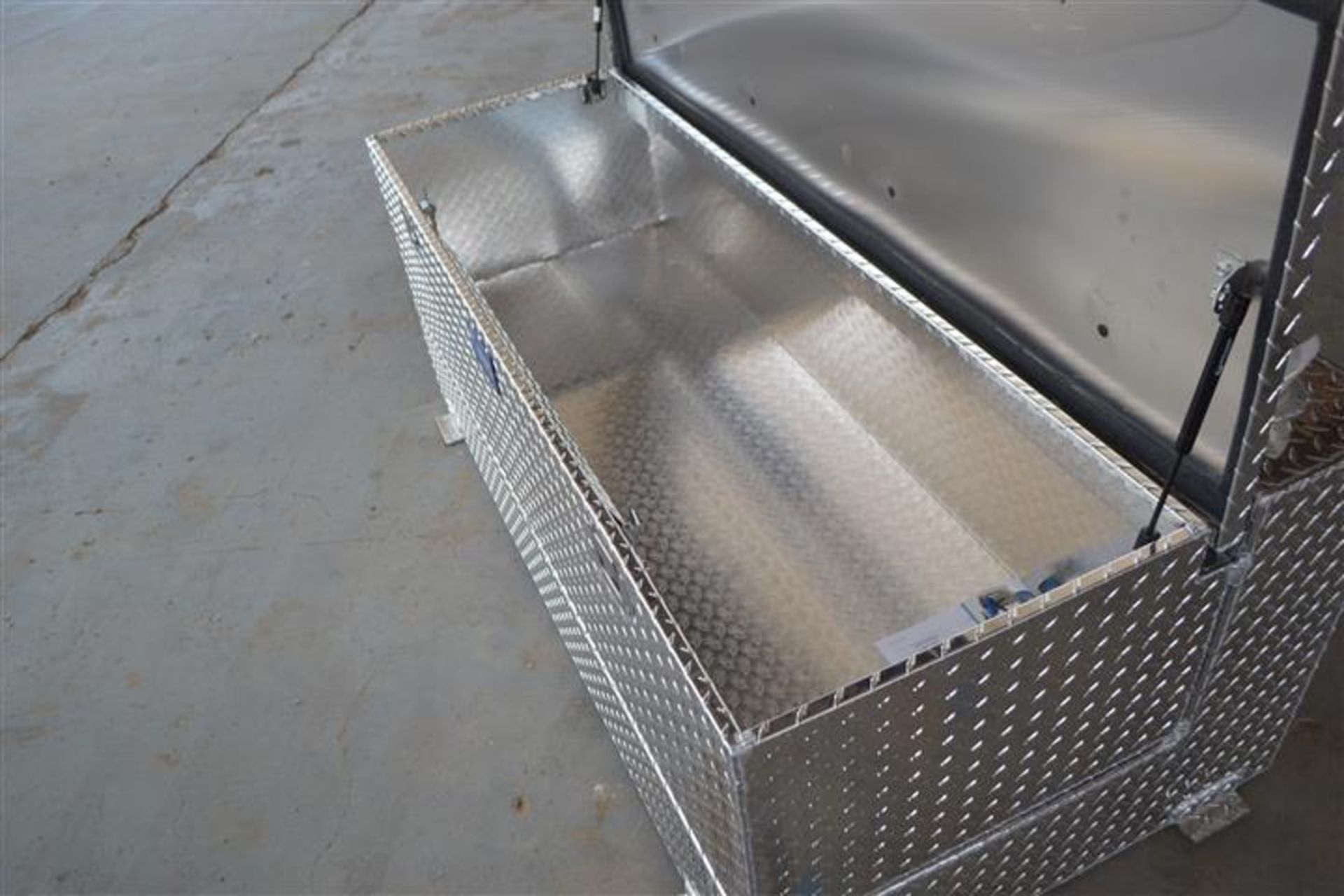 COMBO 100 GAL FUEL TANK/TOOL BOX 59X31X24 - Image 3 of 5