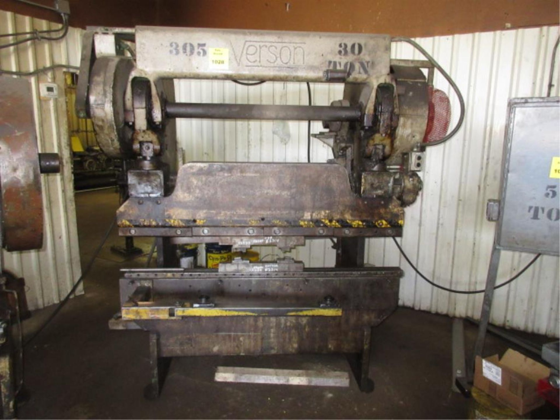 Verson Press Brake . Verson 30-Ton x 6' Press Brake, stroke 2 1/2, shut height 8 1/2, 440/3/60.