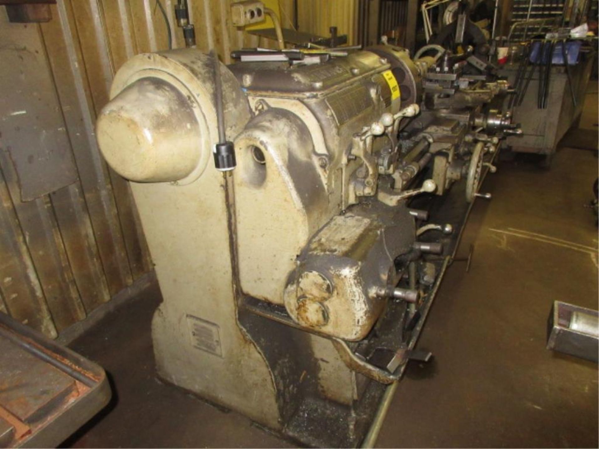 Monarch Engine Lathe. Monarch 16"CW Engine Lathe, (1942), actual swing 18.5, distance between - Image 8 of 8