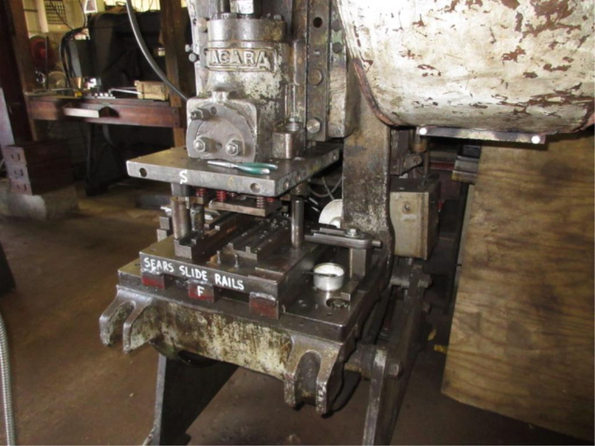 Niagara OBI Punch Press. Niagara No. 3 1/2 OBI Punch Press, two-hand operator stand, 440/3/60. SN# - Image 4 of 4