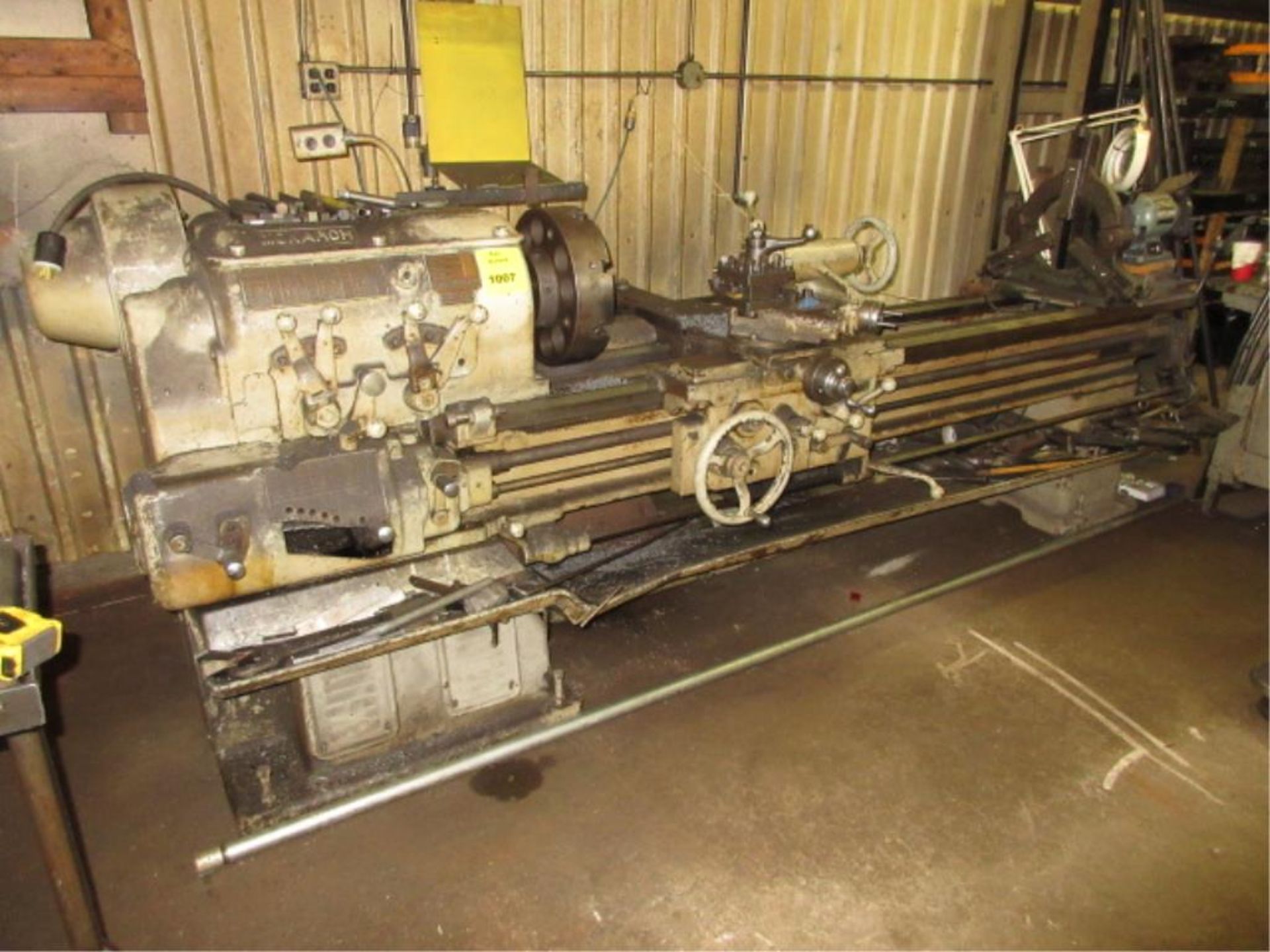 Monarch Engine Lathe. Monarch 16"CW Engine Lathe, (1942), actual swing 18.5, distance between - Image 4 of 8