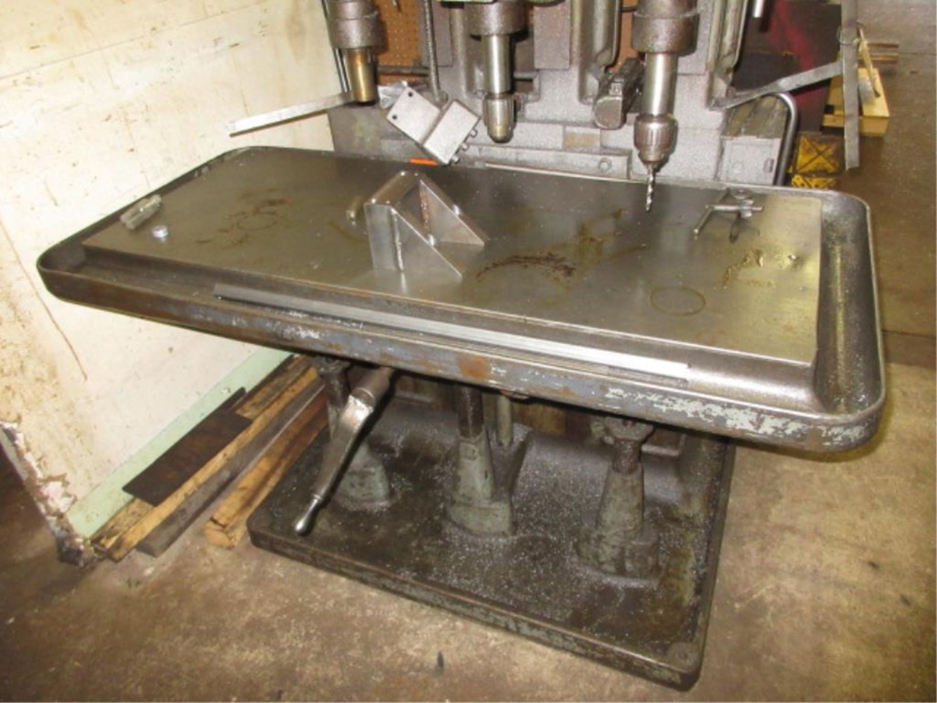 Avey Gang Drill. Avey 3-Head Gang Drill, table size 52" x 22", 440VAC. Asset# 1042. HIT# 2160195. - Image 4 of 5