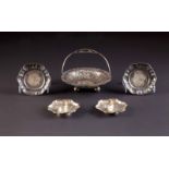 FÜNF SILBERSCHALEN China, um 1900Silber, teils gemarkt. D. 15; 10; 8,5 cm; Gewicht (zusammen) 328