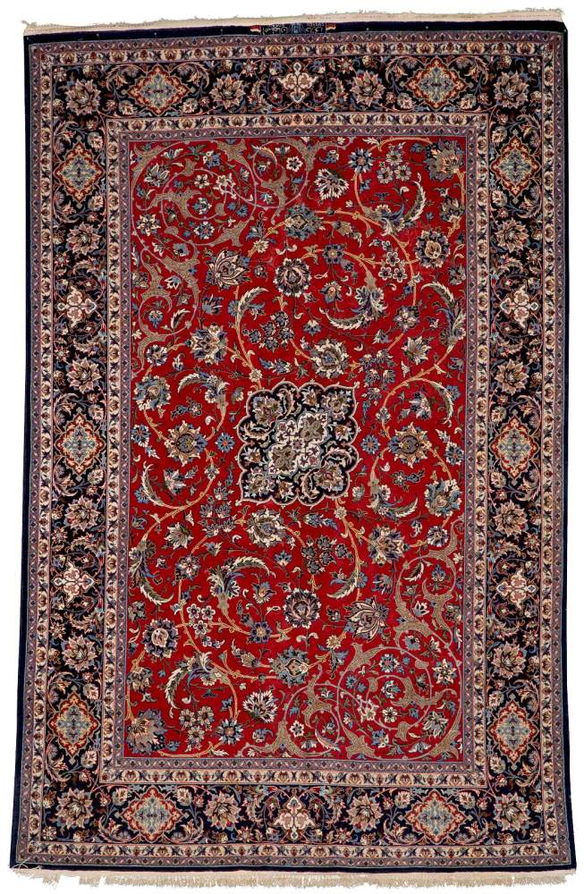 ISFAHAN KORK AUF SEIDE MIT SEIDE Persien, um 1970199 x 128 cm. Signiert oben mittig.