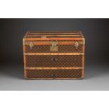 LOUIS VUITTON ÜBERSEEKOFFER MIT EINSÄTZEN Frankreich, Paris, um 1900 Holz, Monogramm Canvas,