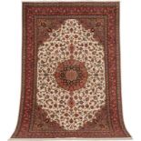 50ER TÄBRIS KORK MIT SEIDE Persien, um 1980 304 x 204 cm. Minimale Gebrauchsspuren. 25.00 % buyer'