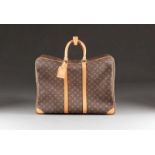 LOUIS VUITTON SIRIUS 55 KOFFER Frankreich, Paris, 20. Jh. Monogramm Canvas, Applikationen aus