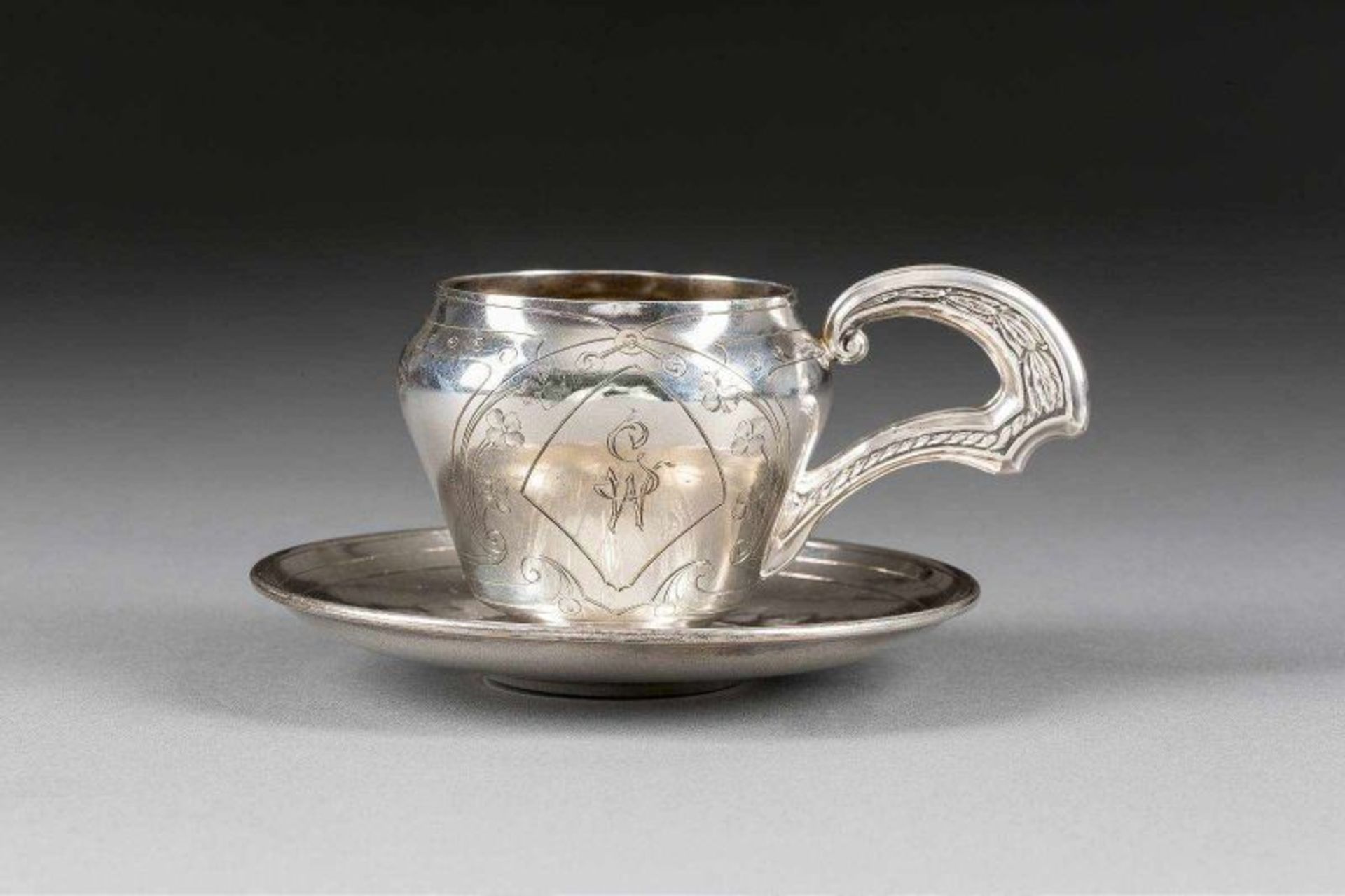 JUGENDSTIL-TASSE MIT UNTERTASSE Russland, Moskau, Alexander Iwanowitsch Piskarew, 1908-1917