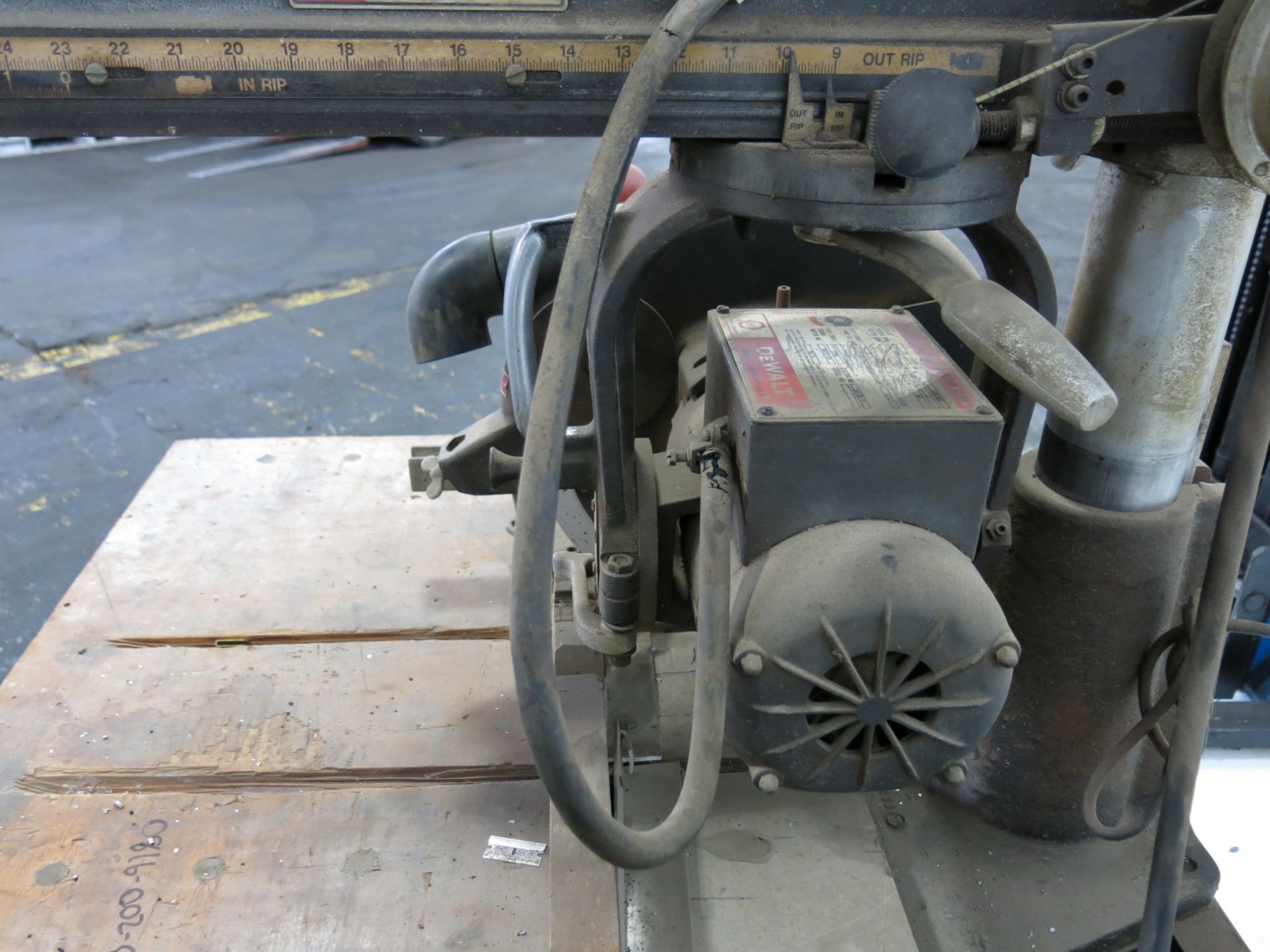 DeWalt Radial Arm Saw 12'' - Image 5 of 7