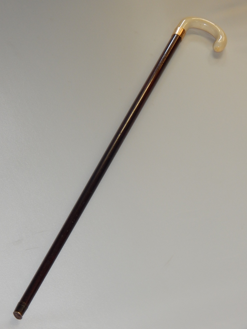 A Victorian / Edwardian gold mounted ivory handled rosewood walking stick. - Image 2 of 3