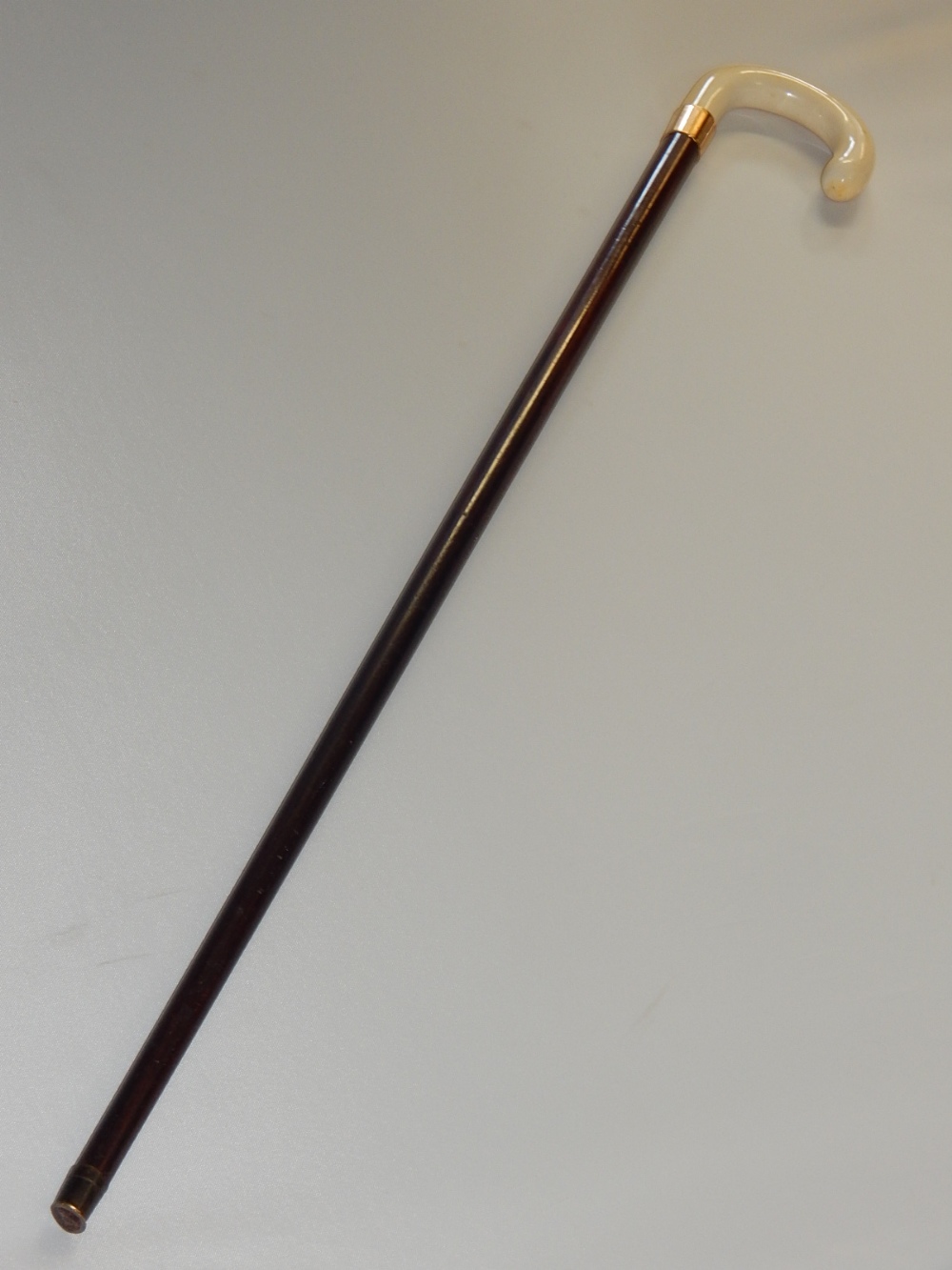 A Victorian / Edwardian gold mounted ivory handled rosewood walking stick.