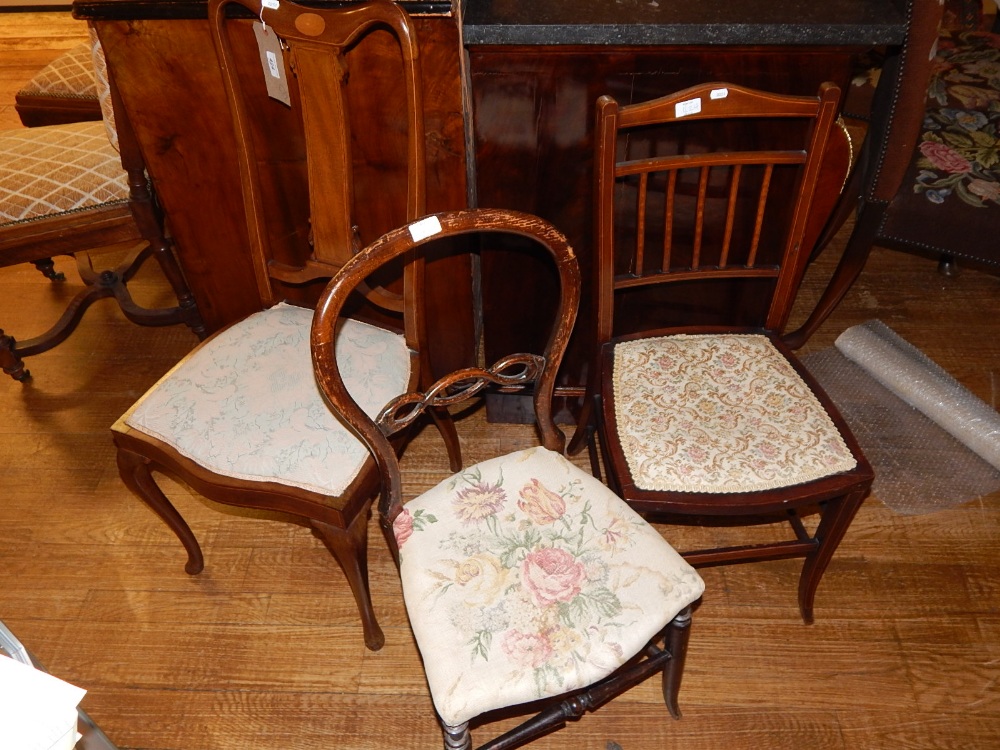 An Edwardian satinwood inlaid mahogany cabriole leg chair together with one other Edwardian chair