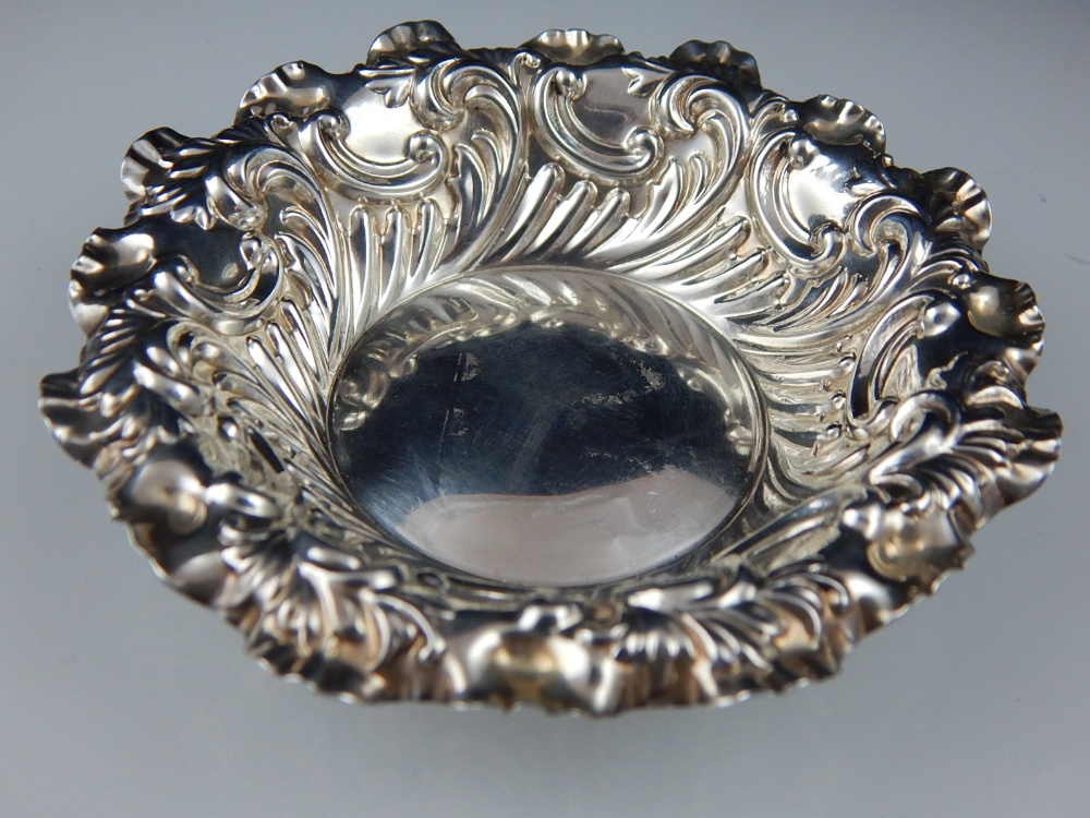 A Victorian silver pin dish, Sheffield 1895, with C-scroll decoration. D. 8cm