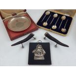 A cased silver Elizabeth II 1977 commemorative dish with coin inset body together with a cased set