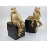 A pair of faux marble seated frog bookends. H. 25cm