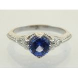 An Art Deco style sapphire dress ring, set in an 18ct white gold band, 4.5g.