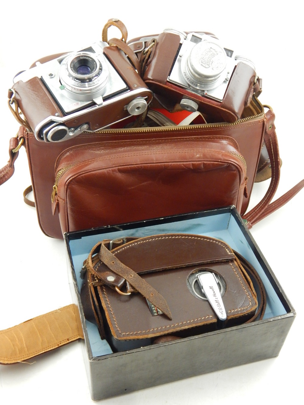 A Kodak Retinette 45mm camera, circa 1950, together with a Paxette camera, - Image 3 of 3