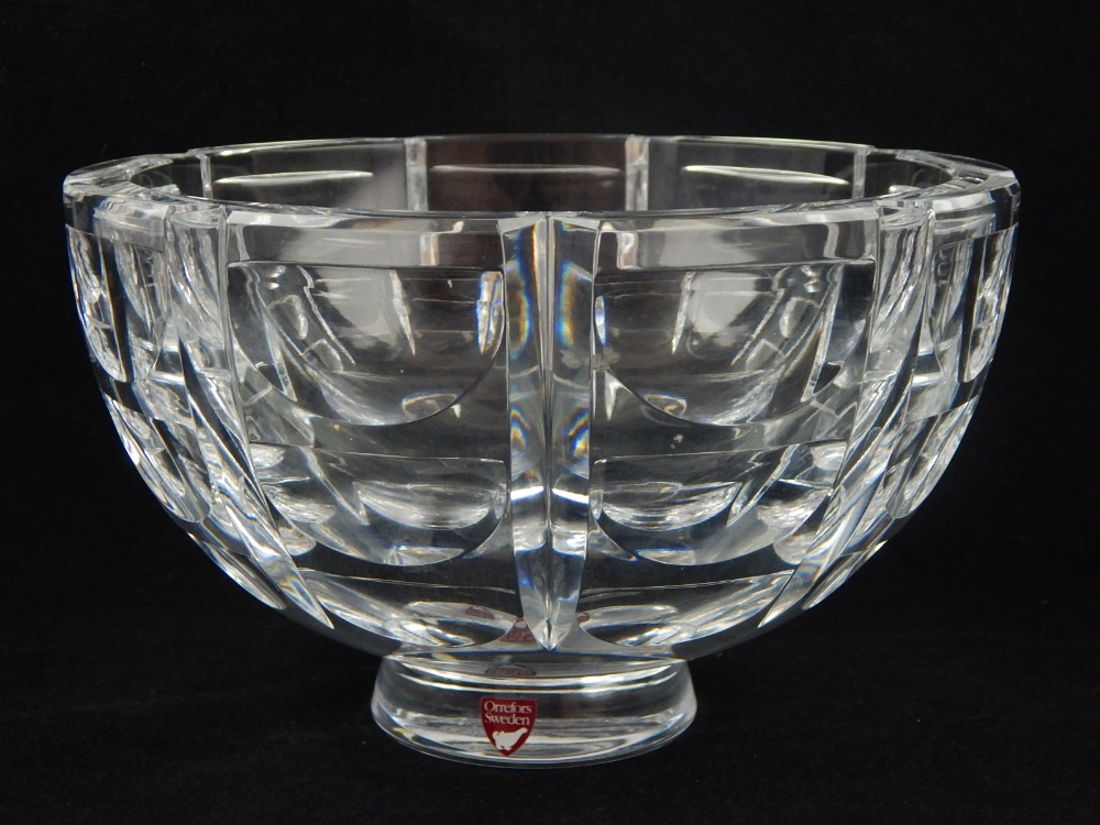 An Orrefors 'Thousand WIndows' clear cut glass bowl, designed by Simon Gates, D. 22cm.