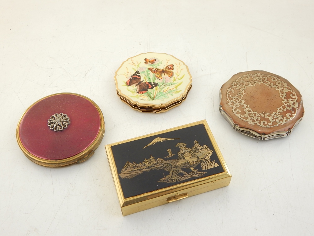 A mid 20th century gilt metal chinoiserie musical compact together with a Stratton compact decorated - Image 2 of 4