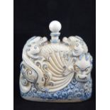 A Chinese dragon porcelain flask, blue and white glaze, decorated with three dragons and scallop