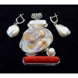 A Baroque pearl pendant, set in white metal with a red hardstone bar, ensuite with a pair of ear