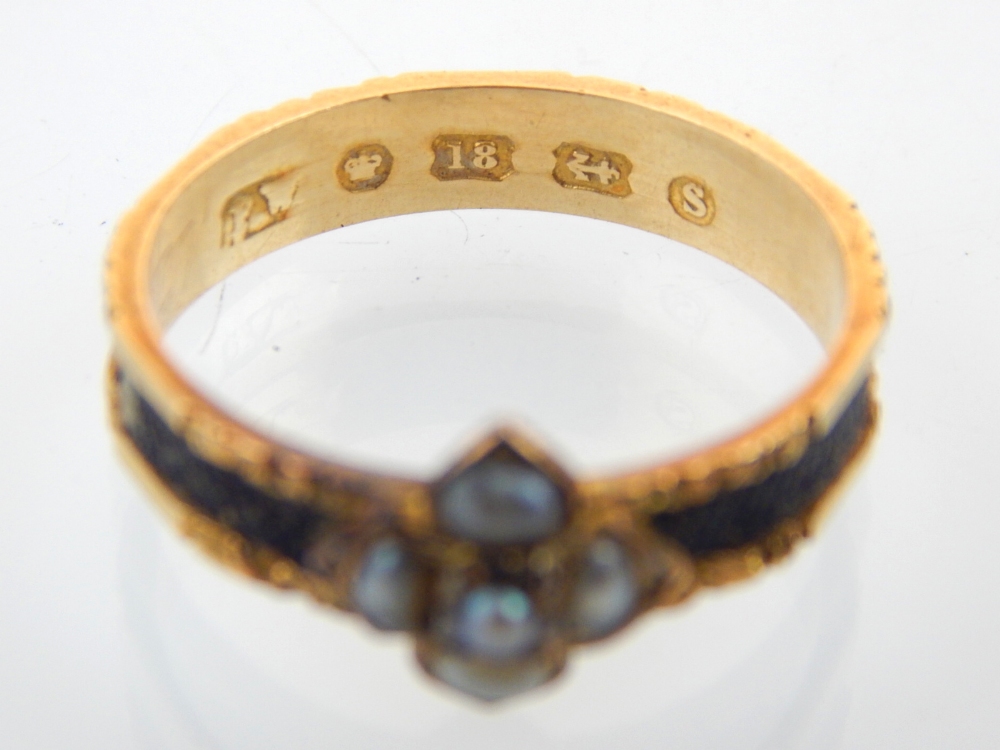 19th C 18ct gold mourning ring, plat and pearl decoration, and a mourning brooch with garnets. - Image 3 of 5