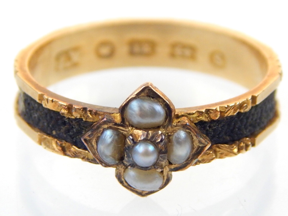 19th C 18ct gold mourning ring, plat and pearl decoration, and a mourning brooch with garnets. - Image 2 of 5