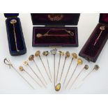 Quantity of Victorian and later 15ct yellow gold stick pins,
