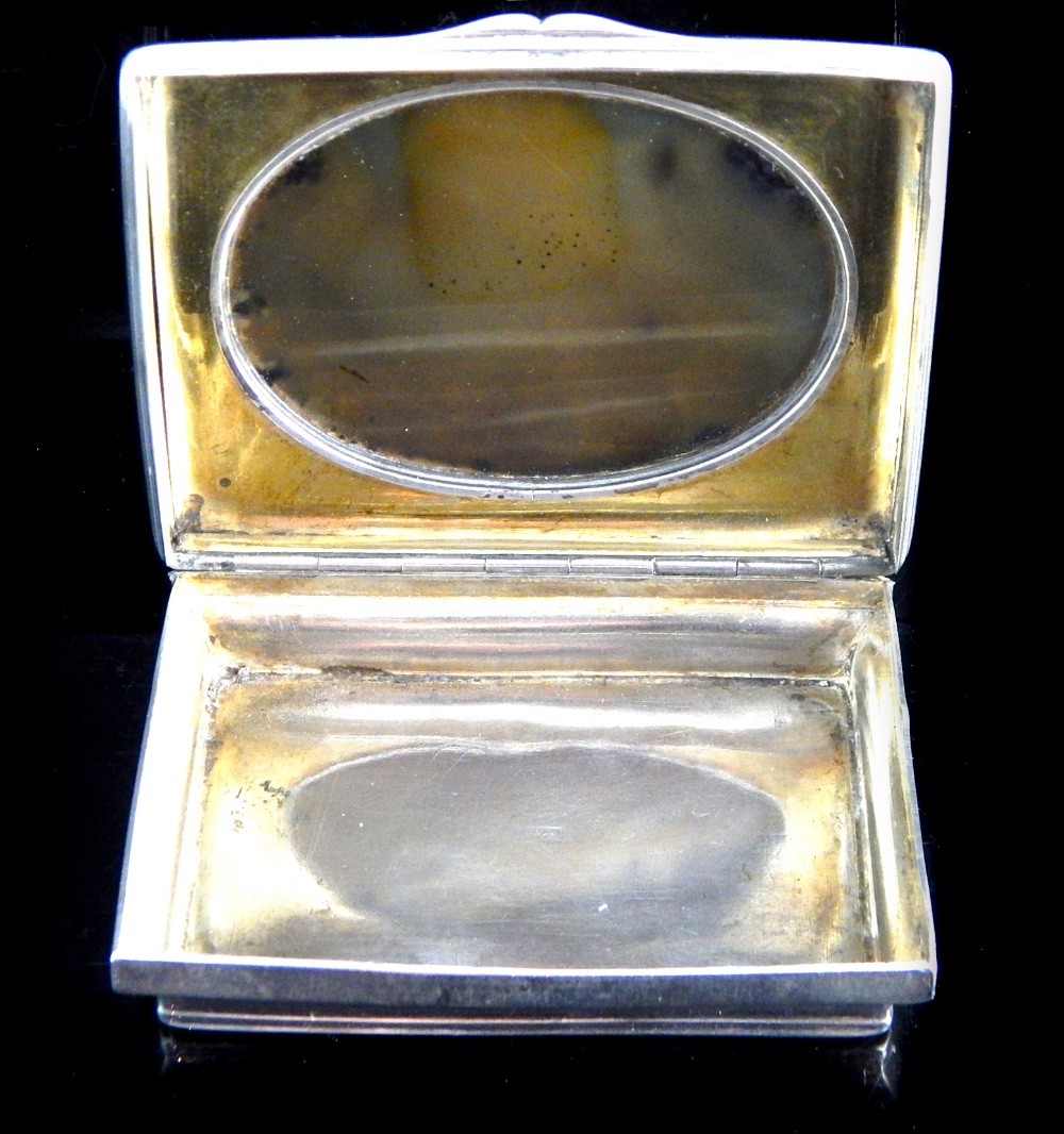 18th C Continental silver snuff box with oval agate mounted to the top, engraved hunters, - Image 2 of 3