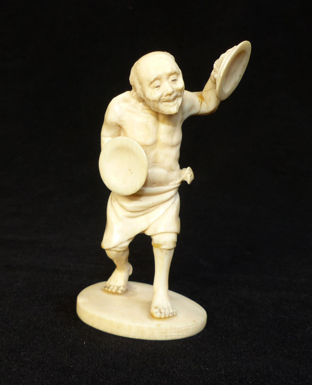 Carved antique ivory figure of a venerable cymbal player, - Image 2 of 5