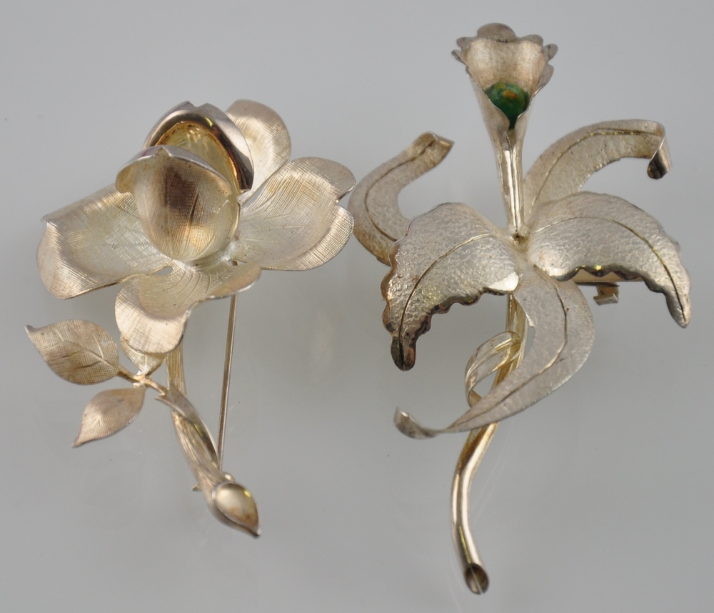 A silver brooch modelled as a rose,