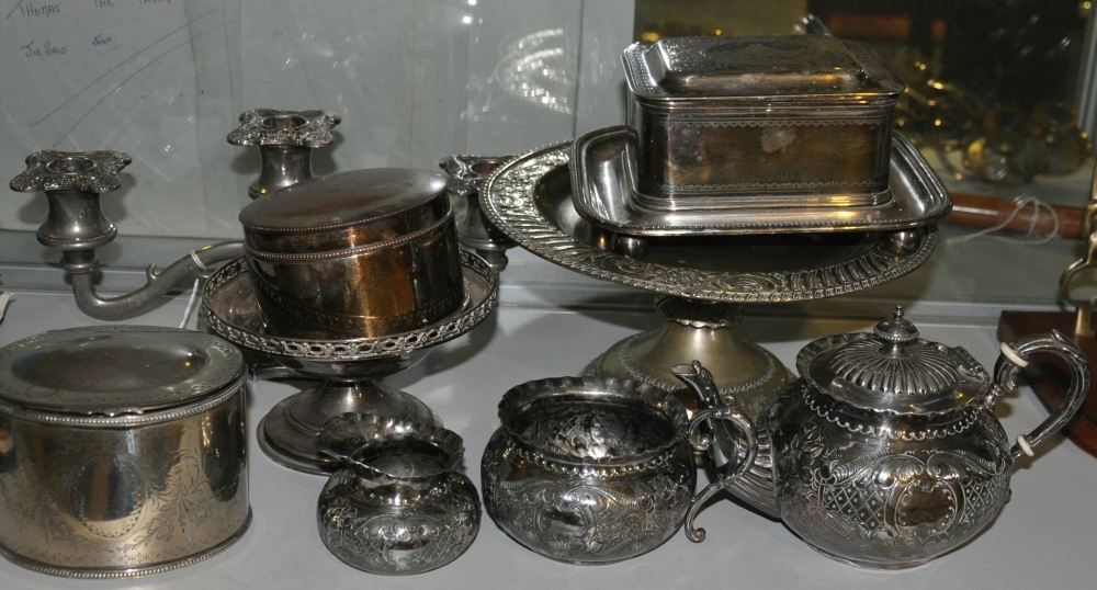 A quantity of platedware
