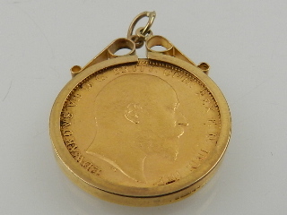 An Edward VIII gold sovereign, 1903, set in a 9 carat yellow gold mount pendant.