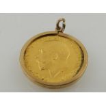 A George V gold sovereign, 1914,