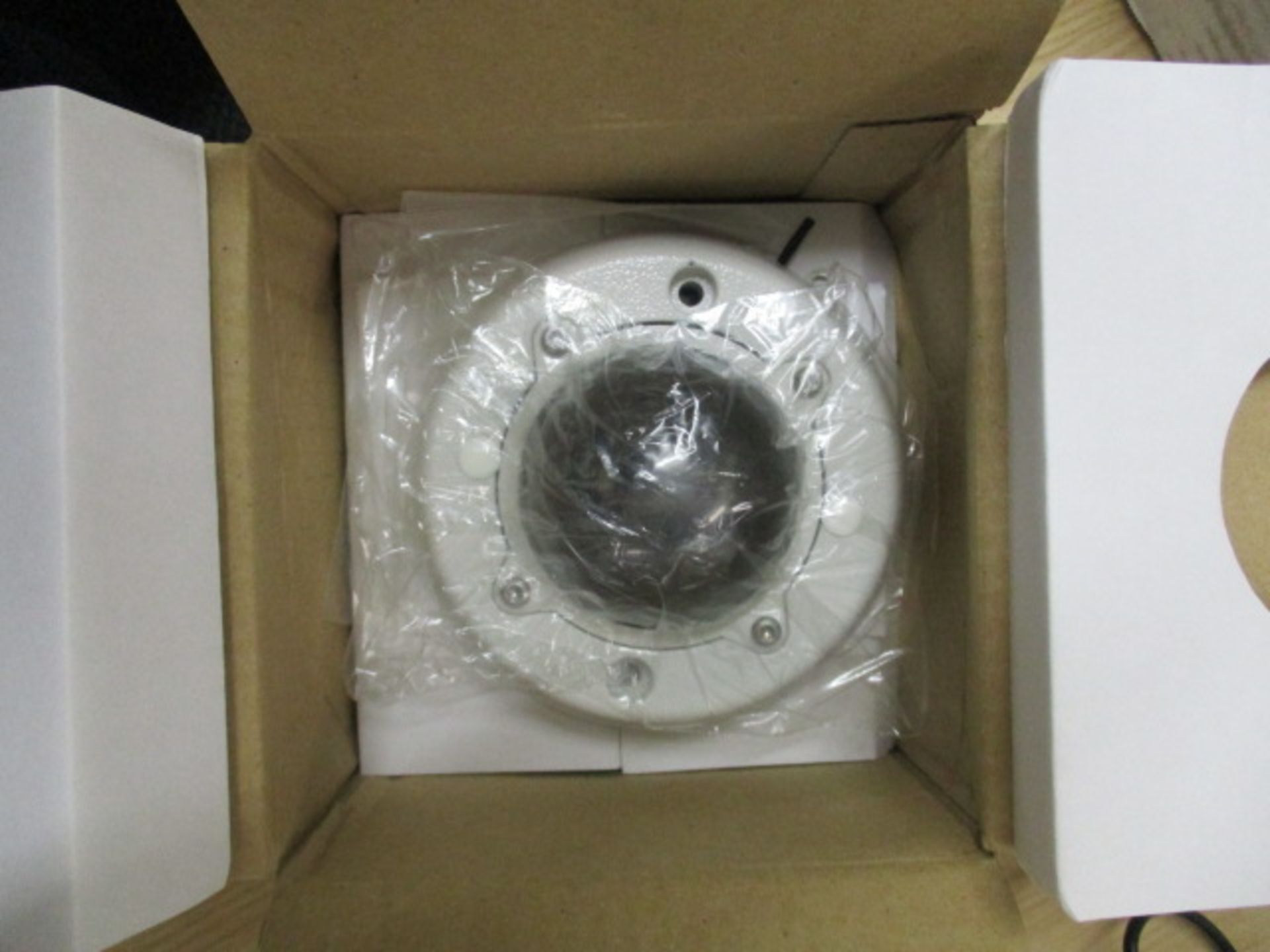 4 x Dedicated Micros DM/1000-107 Dome Cameras Hi Res 6mm Lens/Smoked Hemisphere (Brand New & Boxed) - Image 2 of 3
