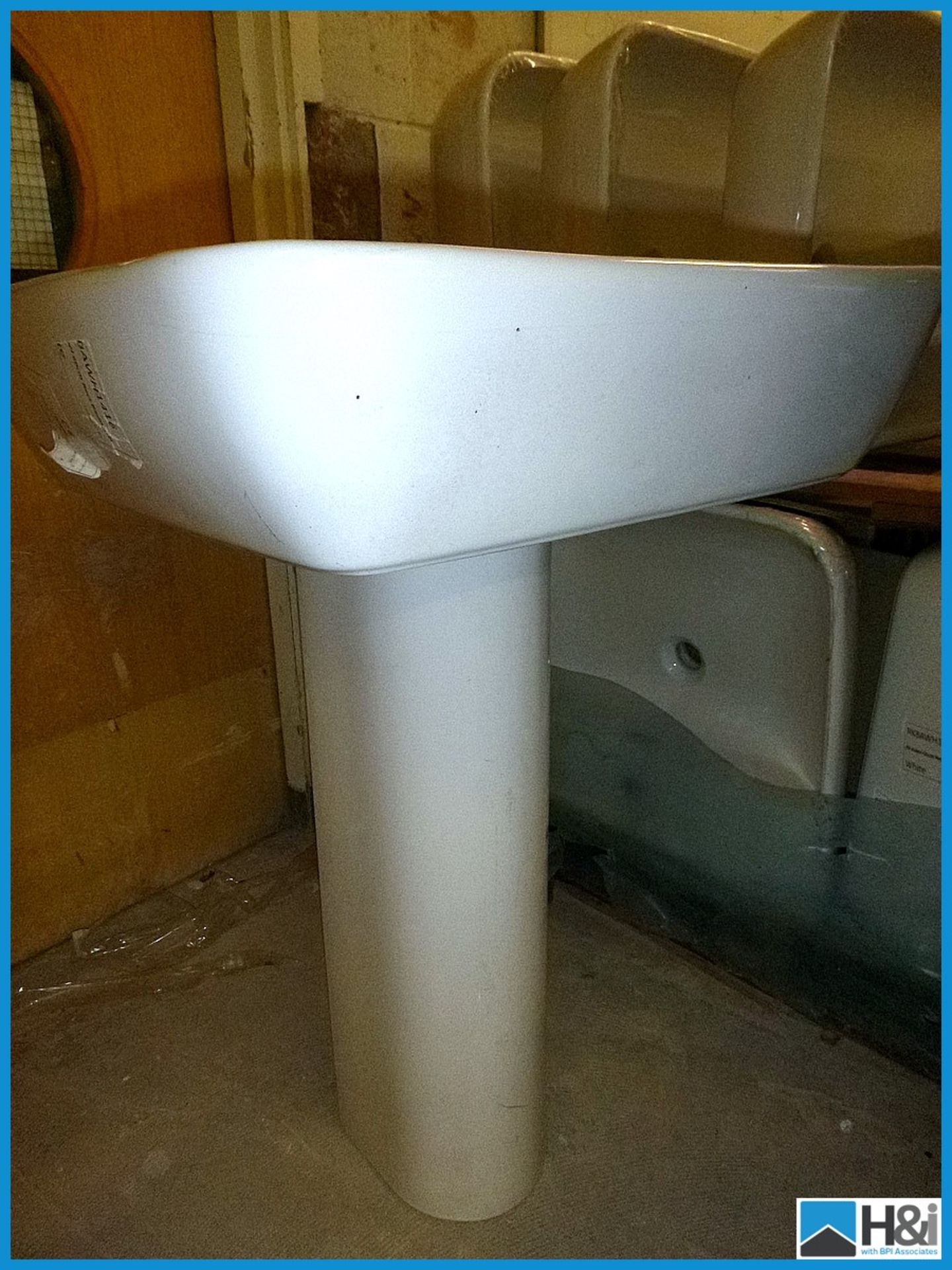 600mm x 500mm Vitra Basin & Pedestal RRP £98 Appraisal: Viewing Essential Serial No: NA Location: - Image 2 of 2