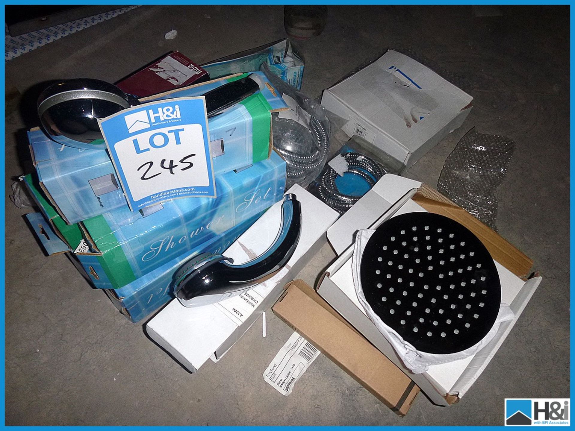 Quantity Of Shower Heads,Handset,Hoses RRP £90 Appraisal: Viewing Essential Serial No: NA