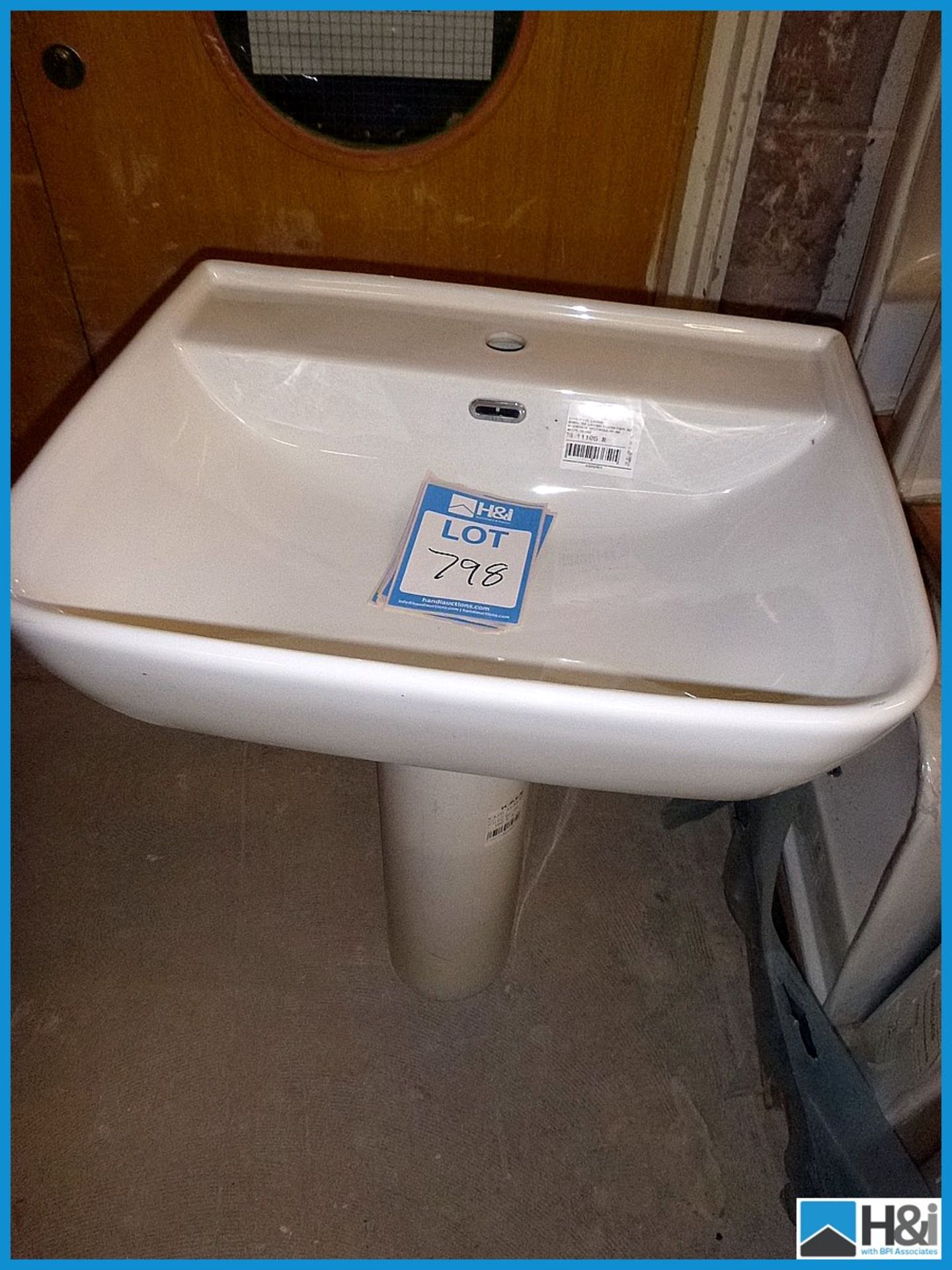 600mm x 500mm Vitra Basin & Pedestal RRP £98 Appraisal: Viewing Essential Serial No: NA Location: